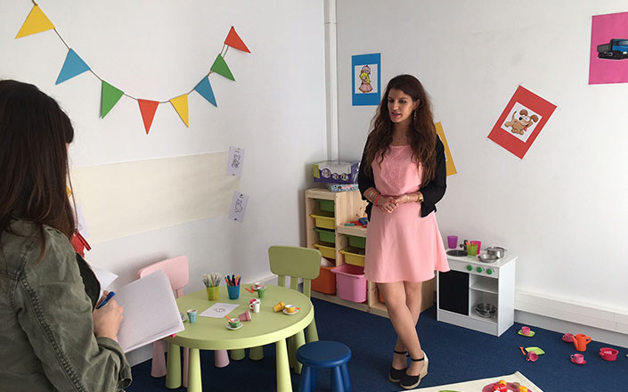 Marlène Schiappa au sein du bureau des enfants